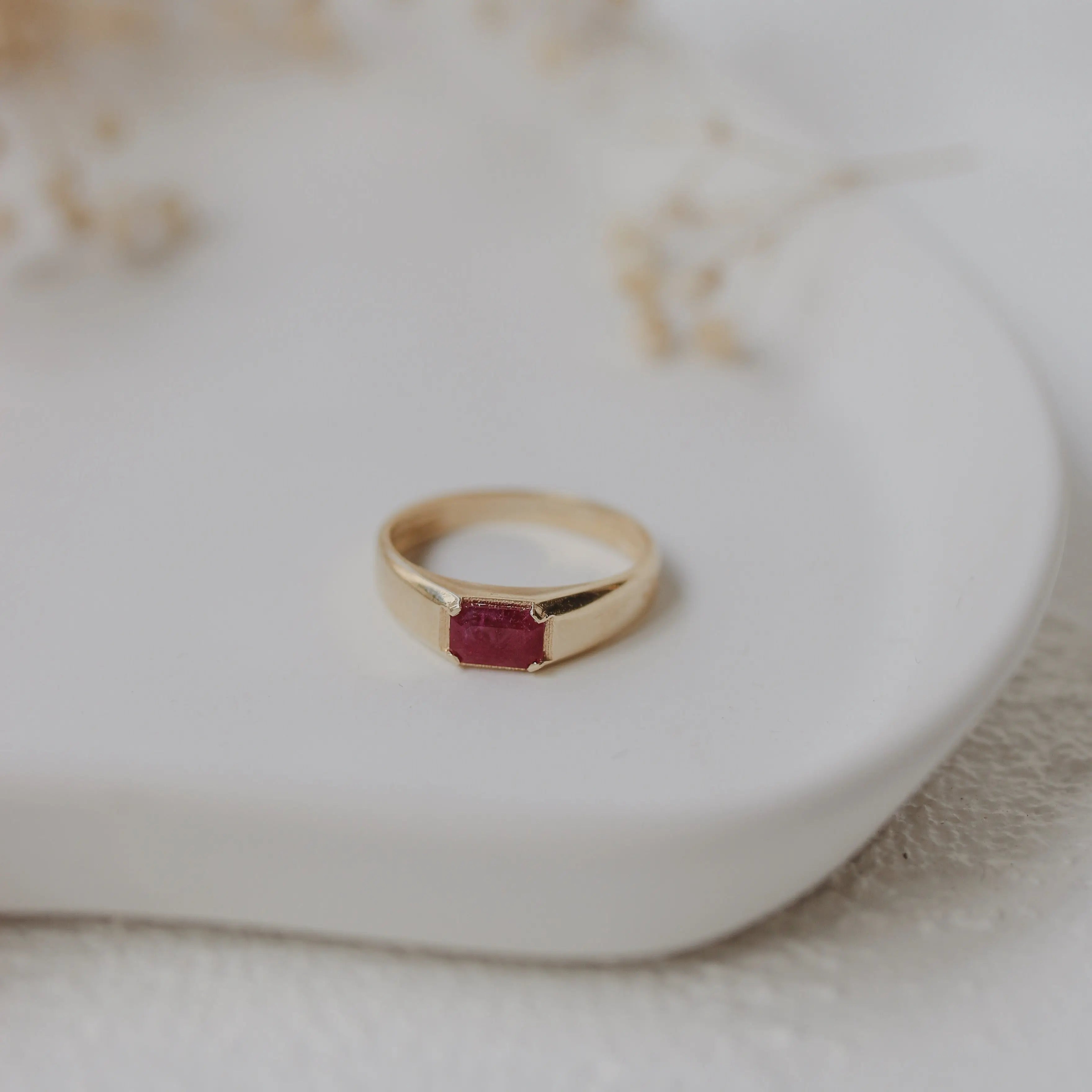 Ruby Signet Ring In 14k Gold Orizzo fine jewelry