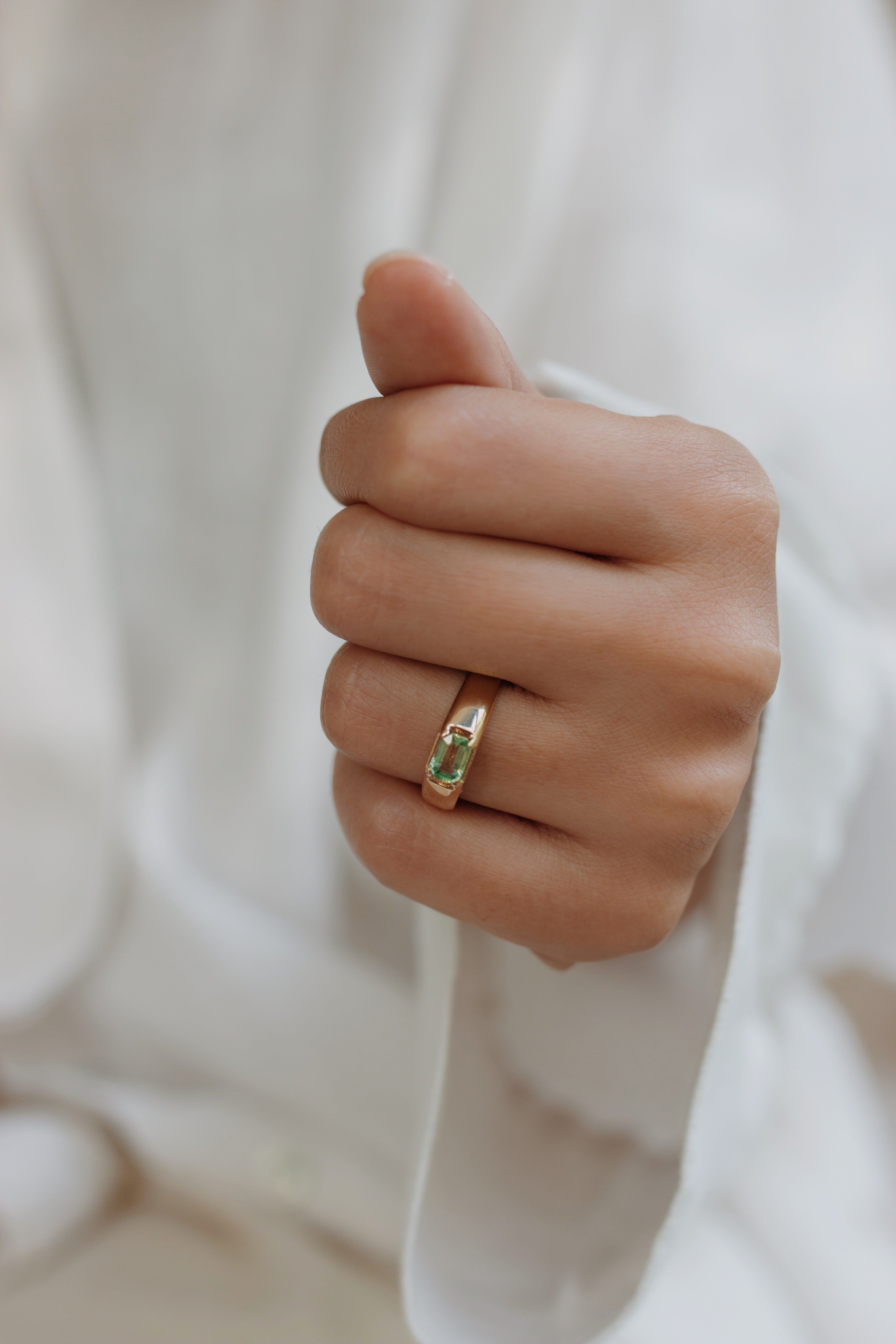 Green Sapphire Signet Ring In 14k Gold Orizzo fine jewelry