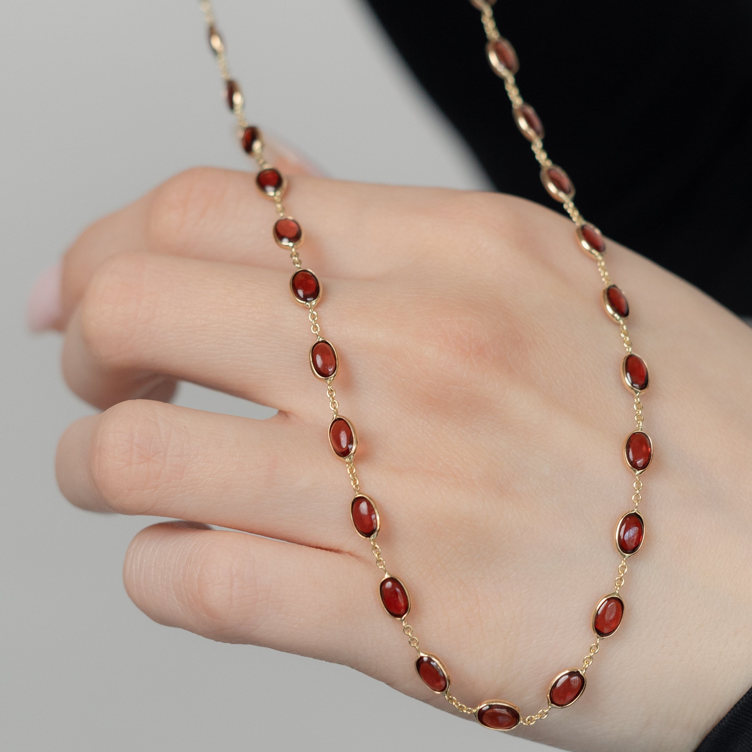 Elegant Capuchon Garnet Necklace In 14K Solid Gold