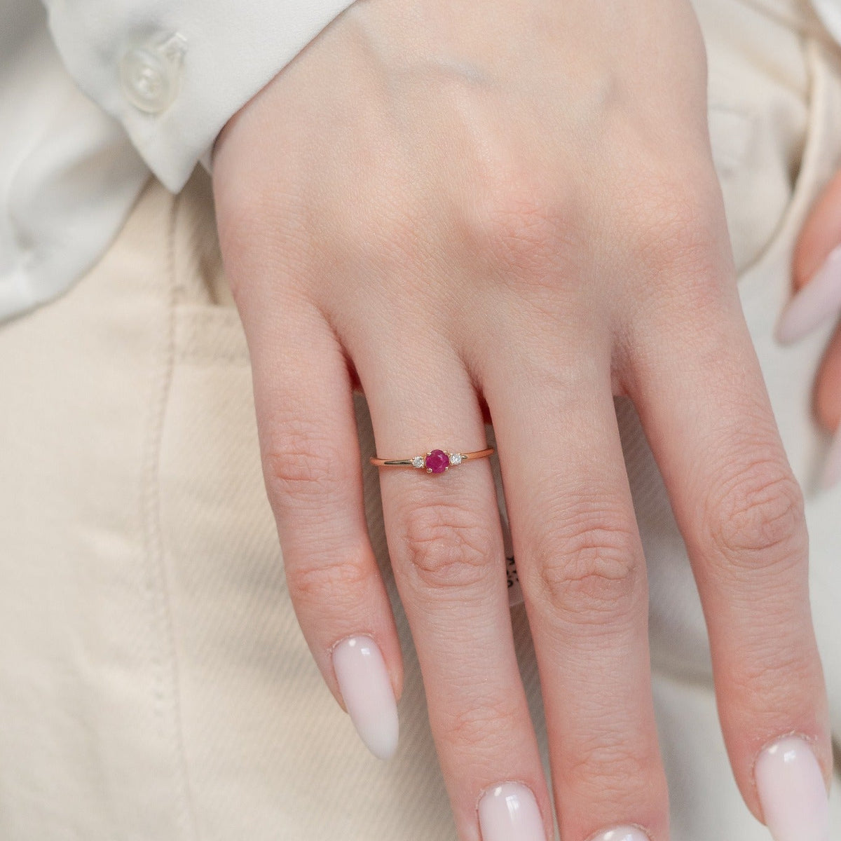 Elegantní rubínový prsten s diamanty – 14K zlato