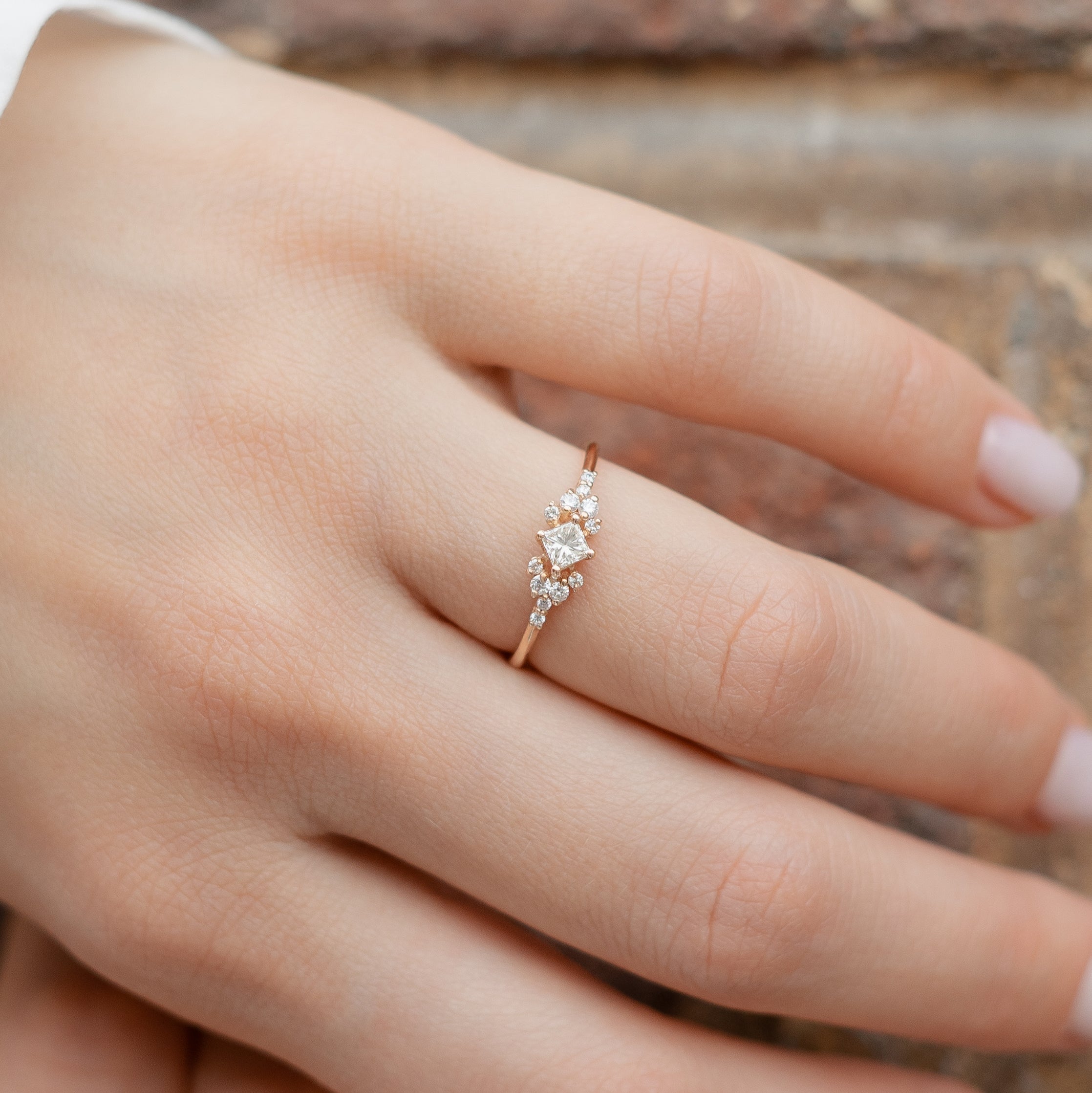 Diamantring mit Prinzessschliff und Cluster-Besatz