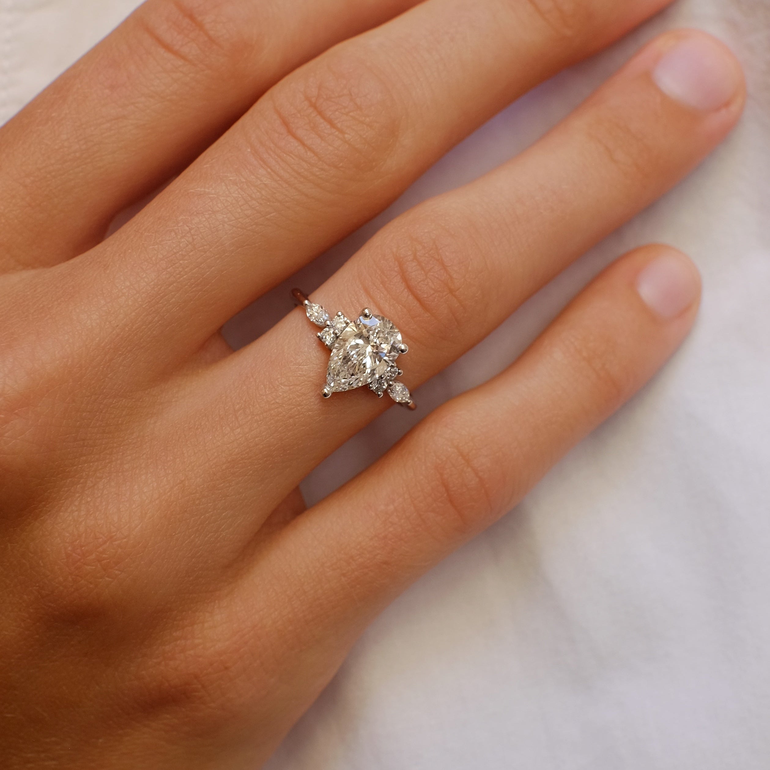 Oval Cut Diamond Engagement Ring - Lab Grown