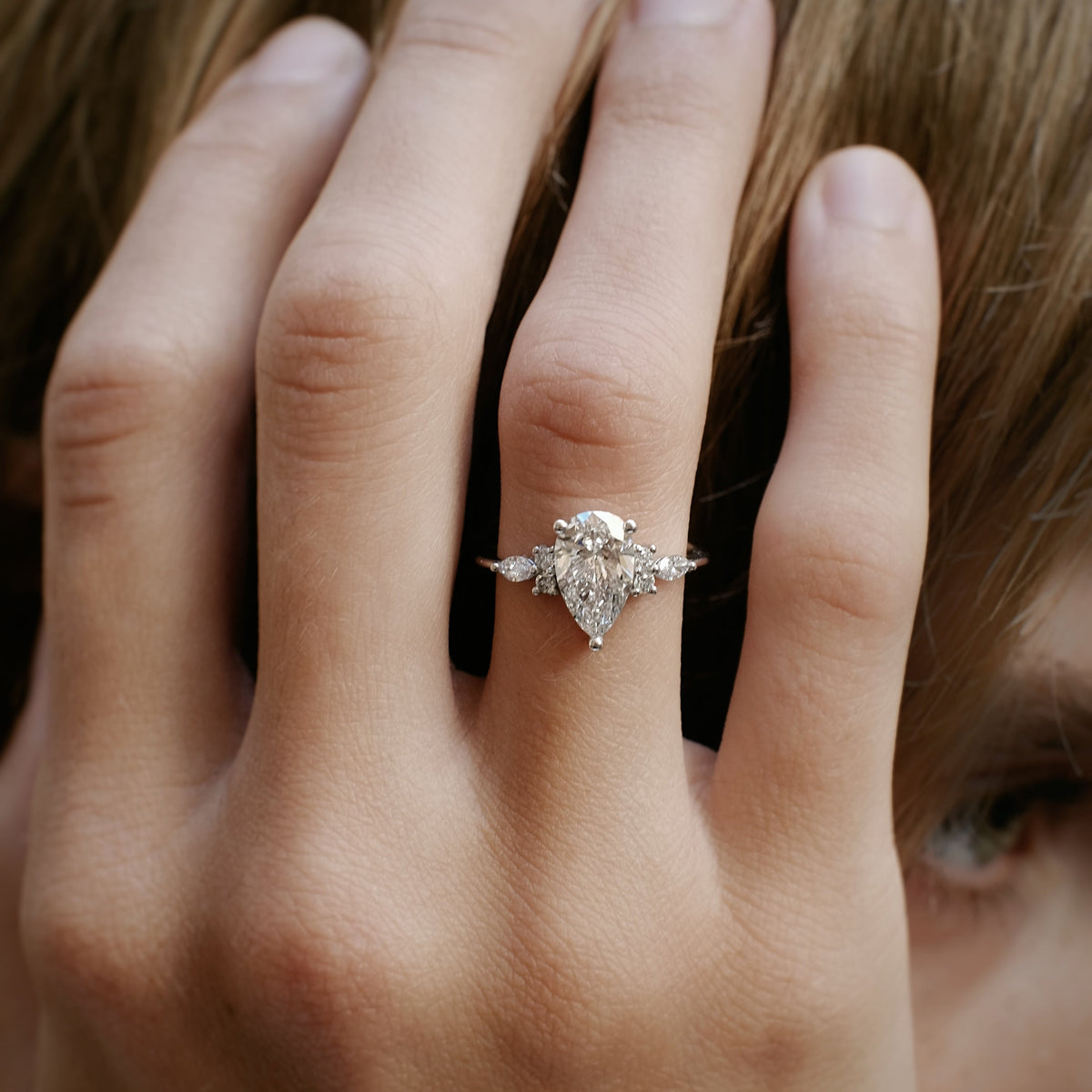 Oval Cut Diamond Engagement Ring - Lab Grown