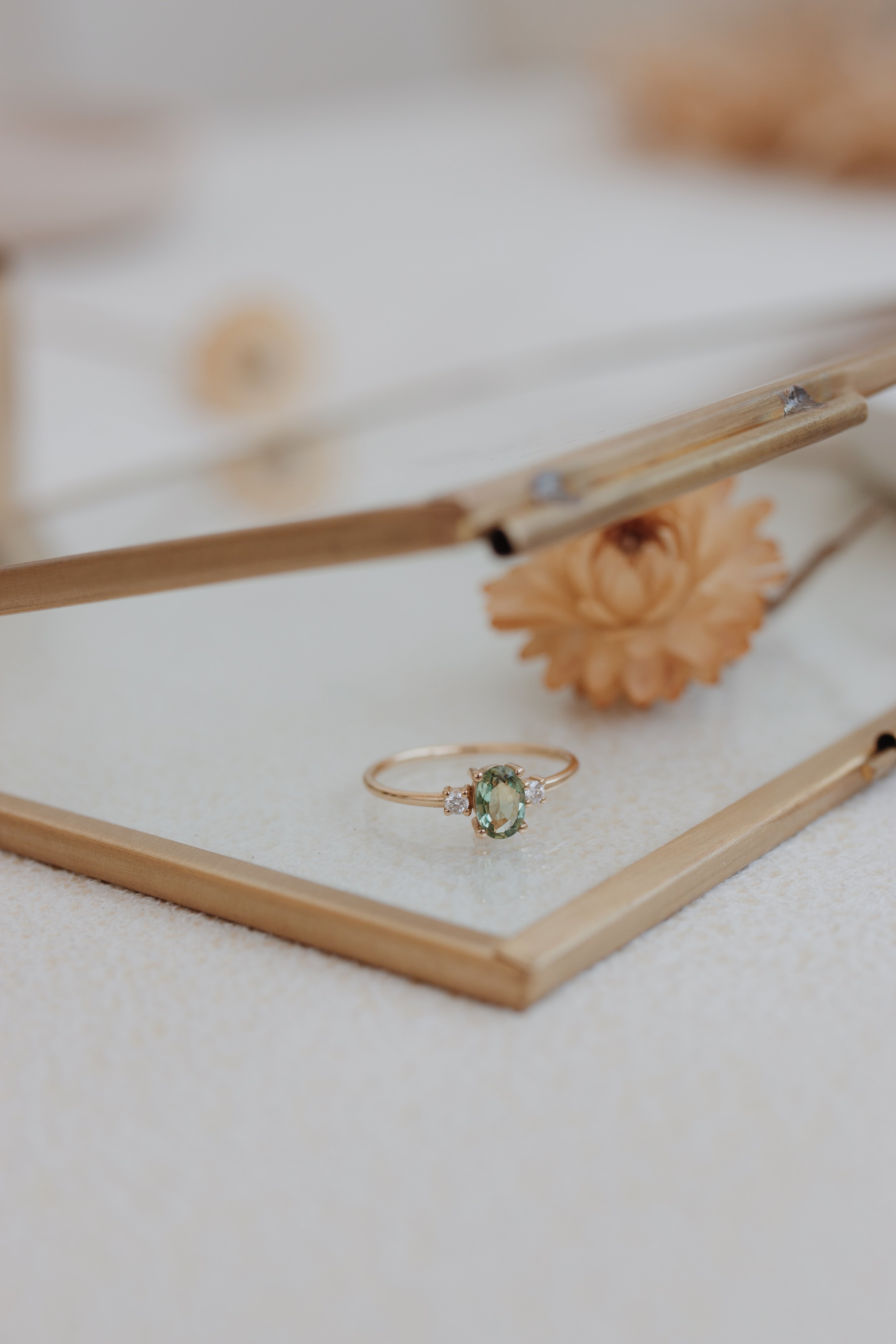 Oval Green Sapphire Engagement Ring With Diamond Orizzo fine jewelry