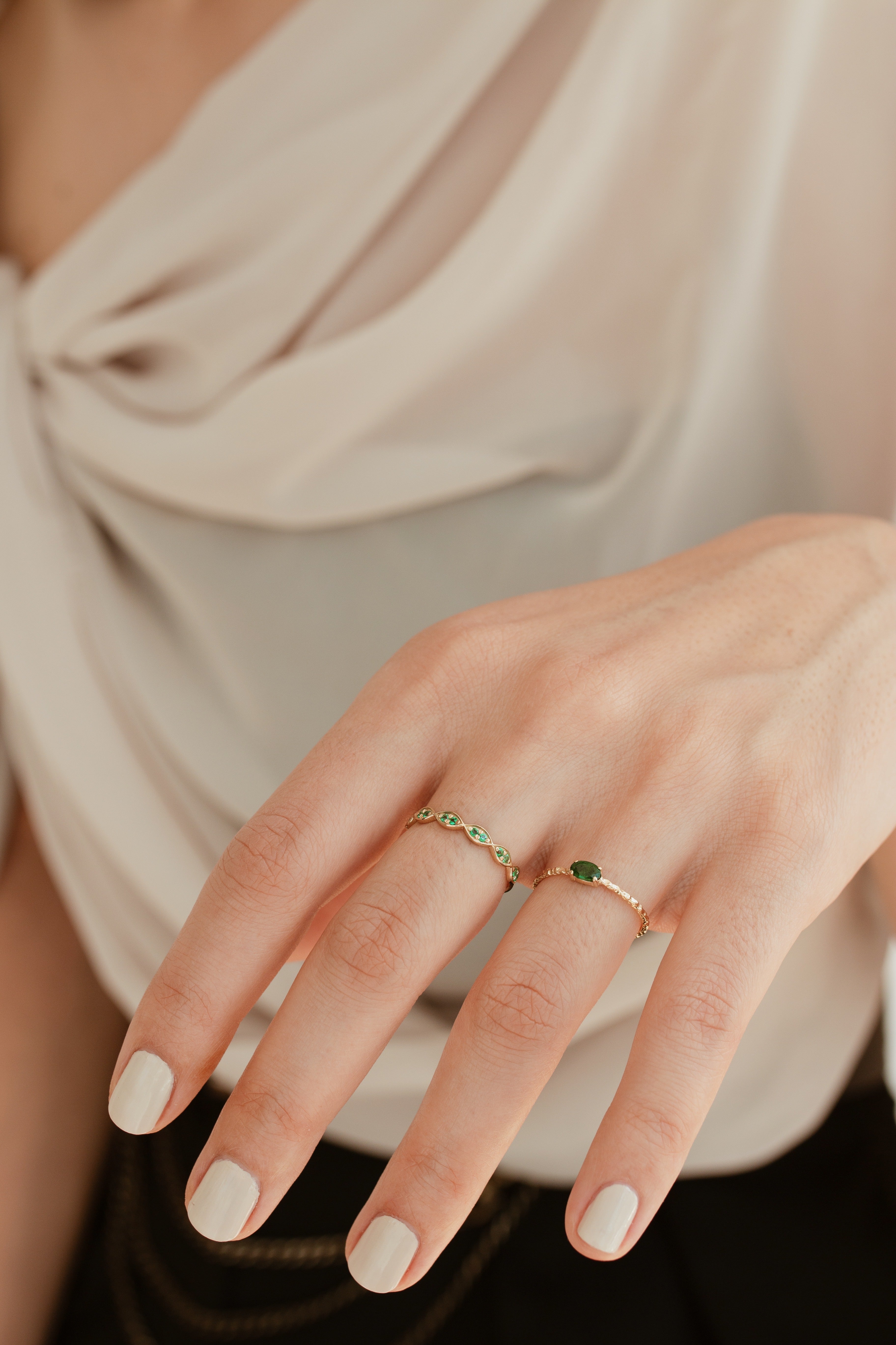 Solitaire Oval Emerald Ring in 14K Gold Orizzo fine jewelry