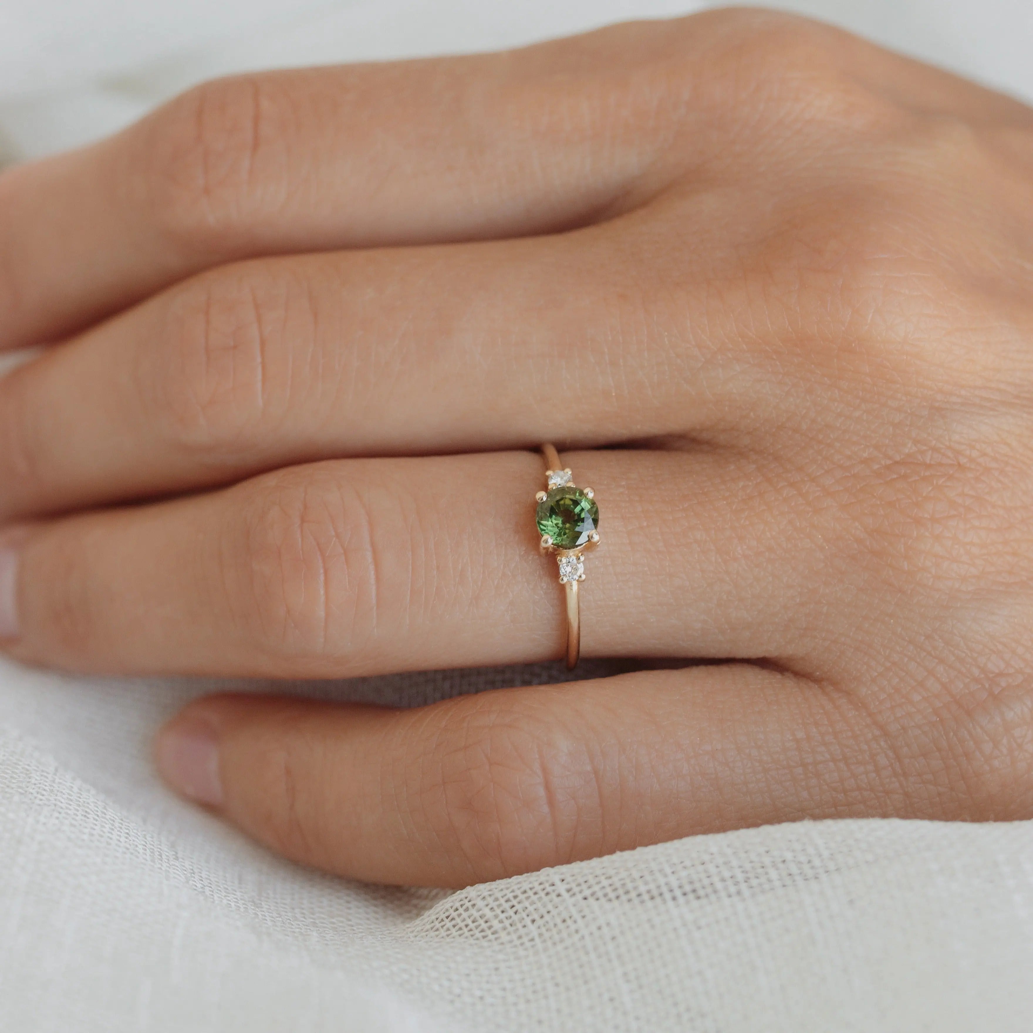 Green Sapphire Engagement Ring With Diamond Orizzo fine jewelry