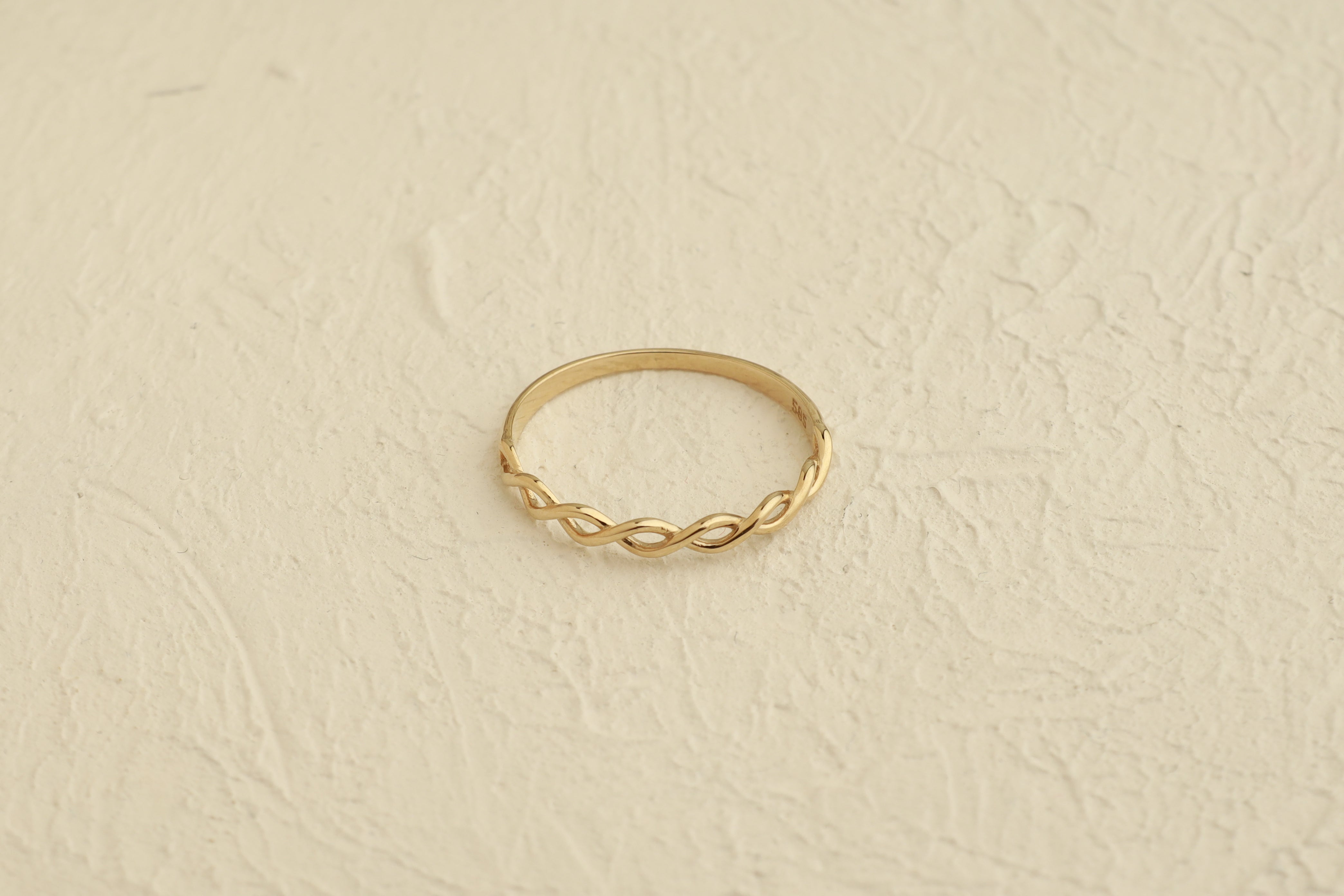 Geflochtener Ring aus 14 karätigem Gold