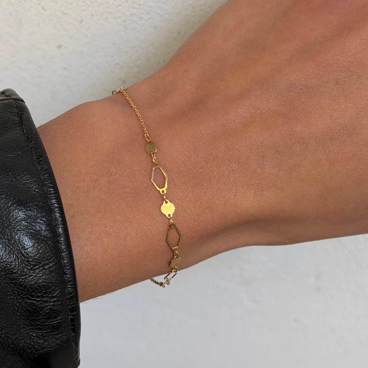 Minimalistisches Armband aus 14 Karat Gold