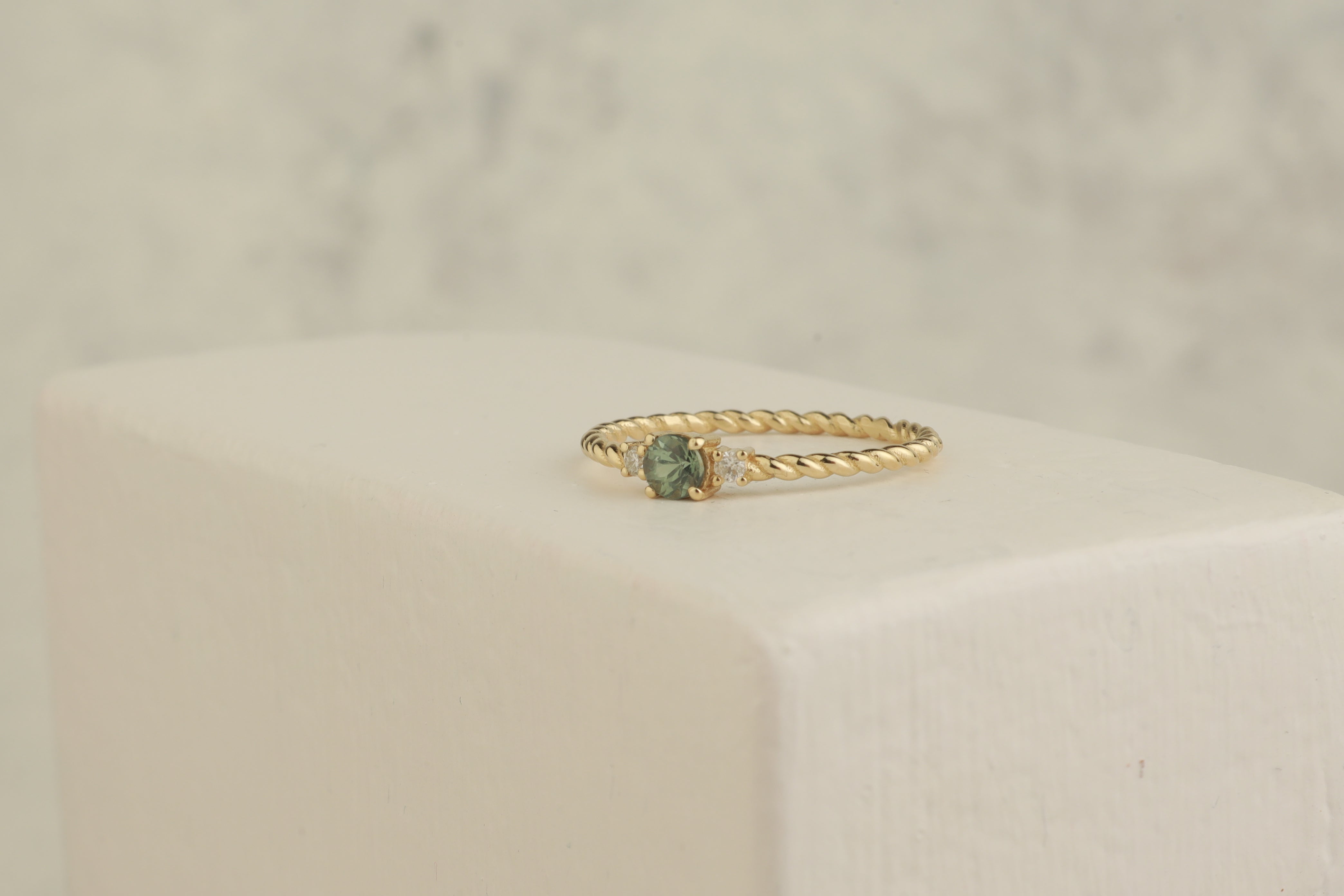 Twisted Band Green Sapphire Engagement Ring With Diamond Orizzo fine jewelry