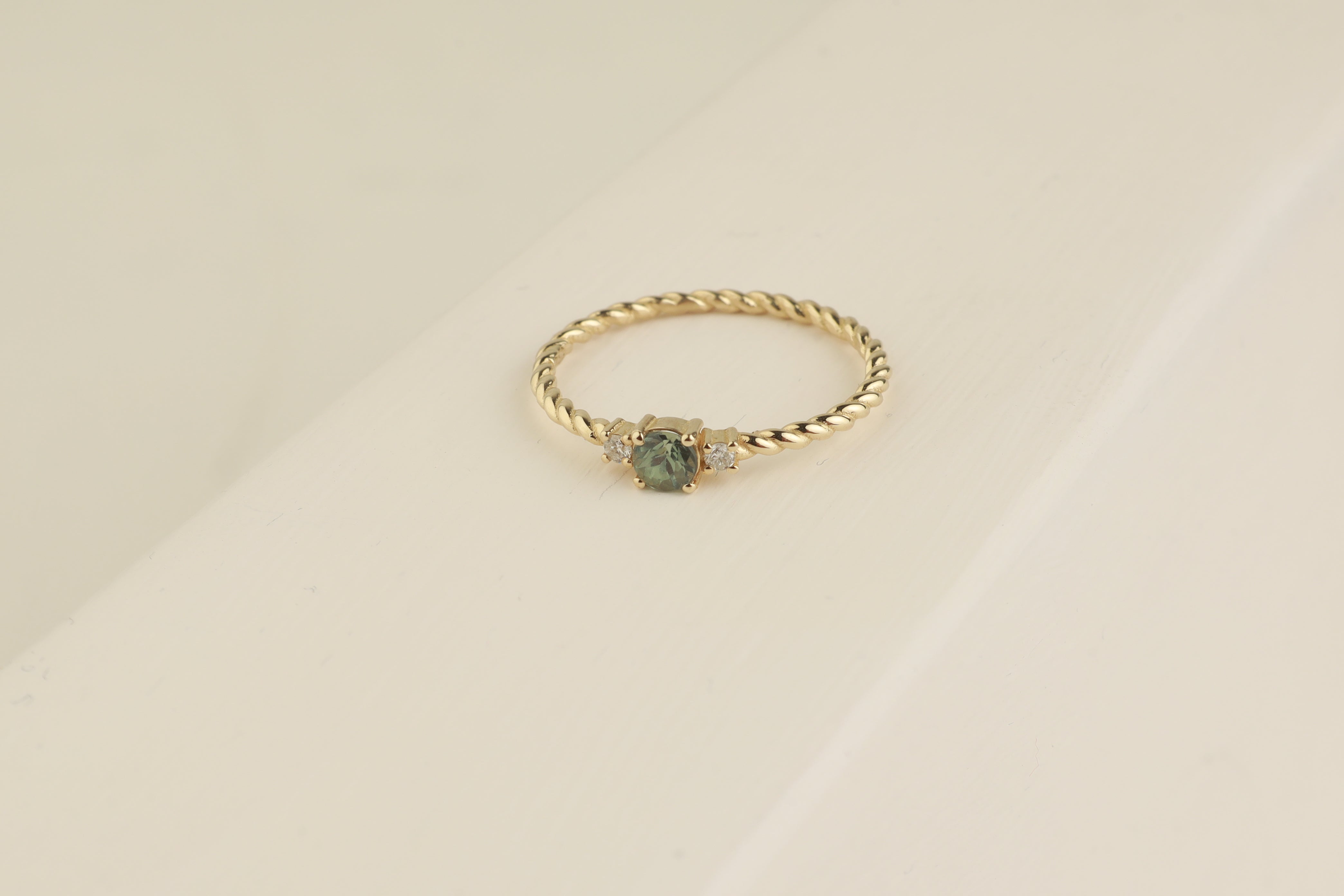 Twisted Band Green Sapphire Engagement Ring With Diamond Orizzo fine jewelry