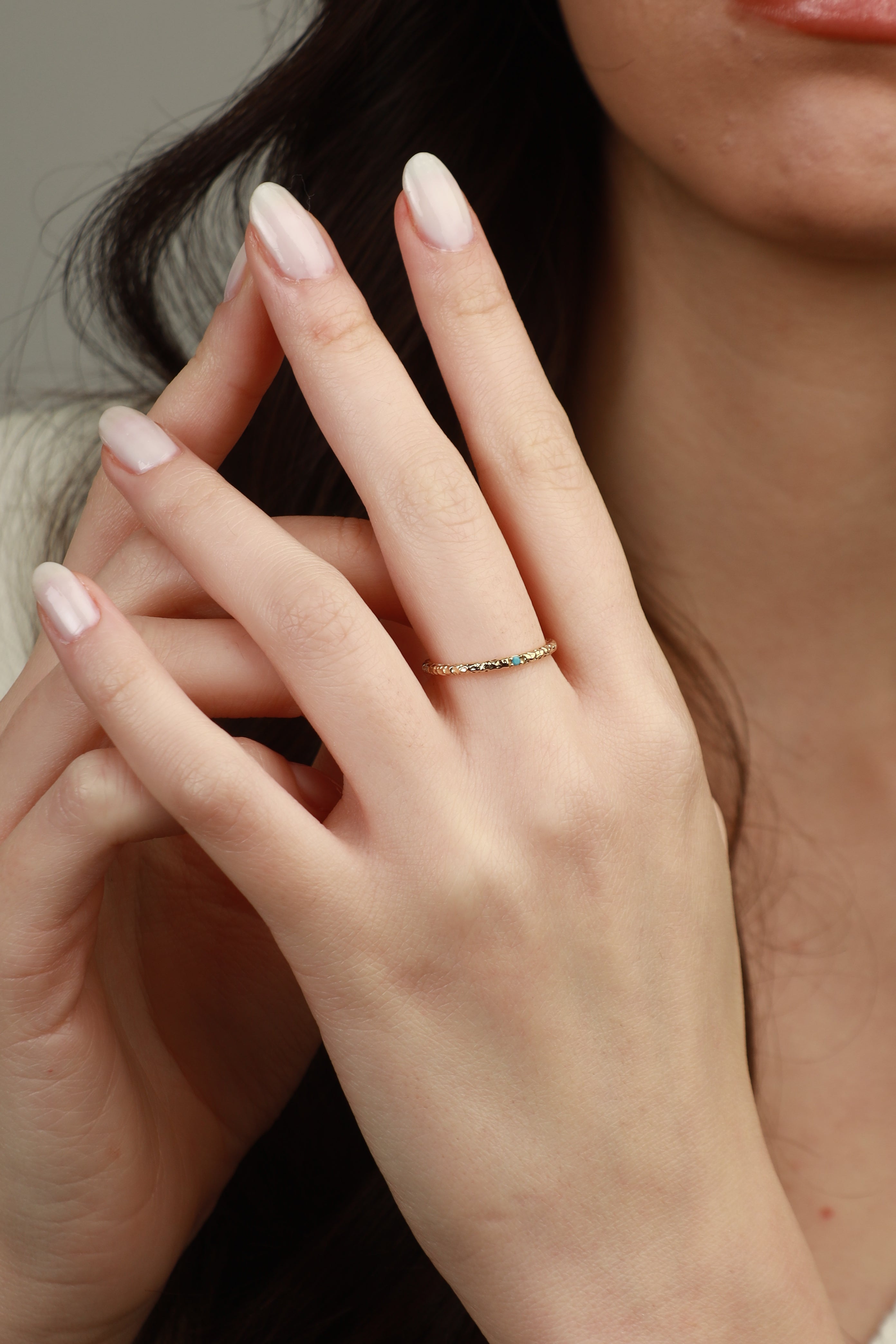 Gehämmerter Goldring mit Türkis aus 14 Karat Gold