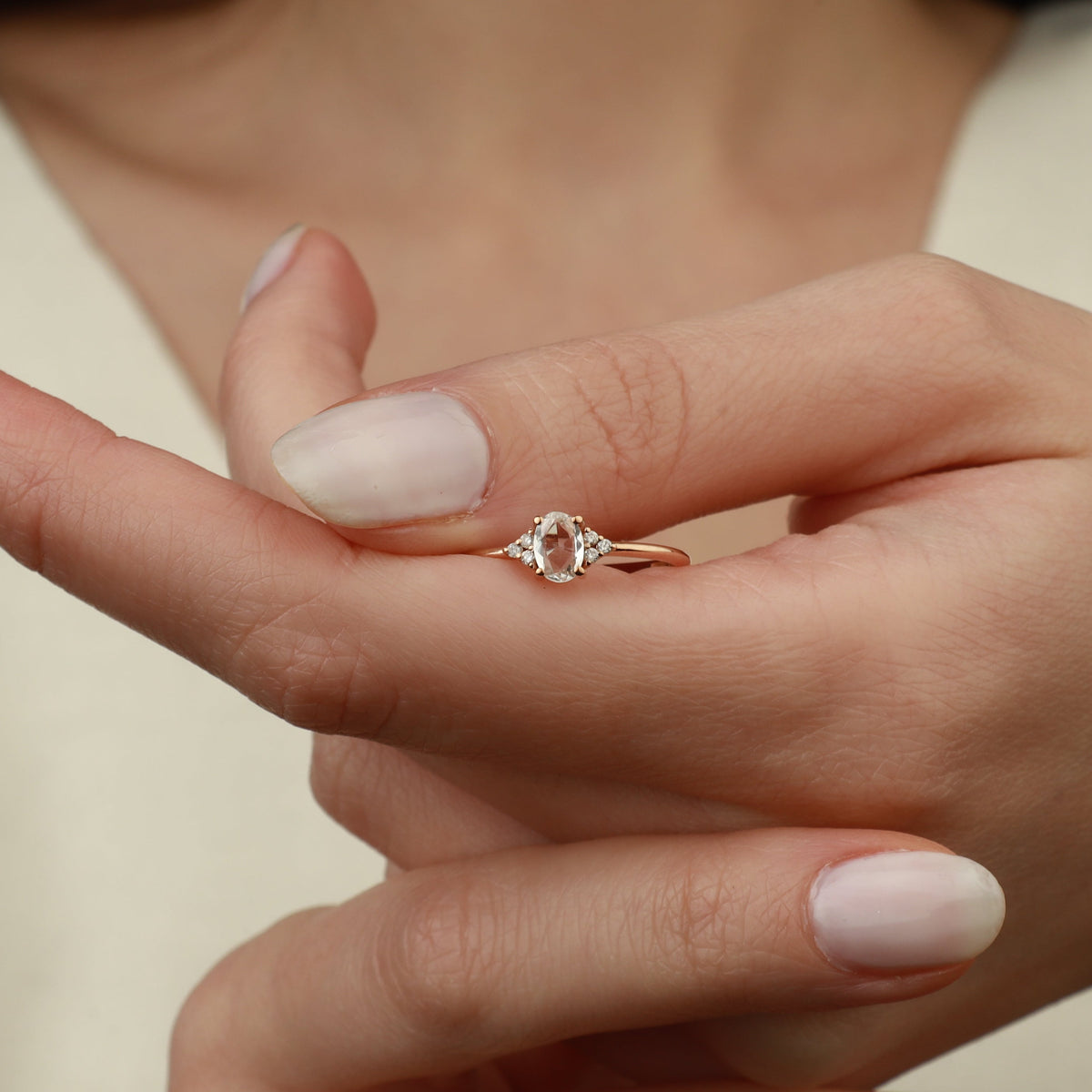 Rosenschliff Weißer Saphir Ring mit Diamanten