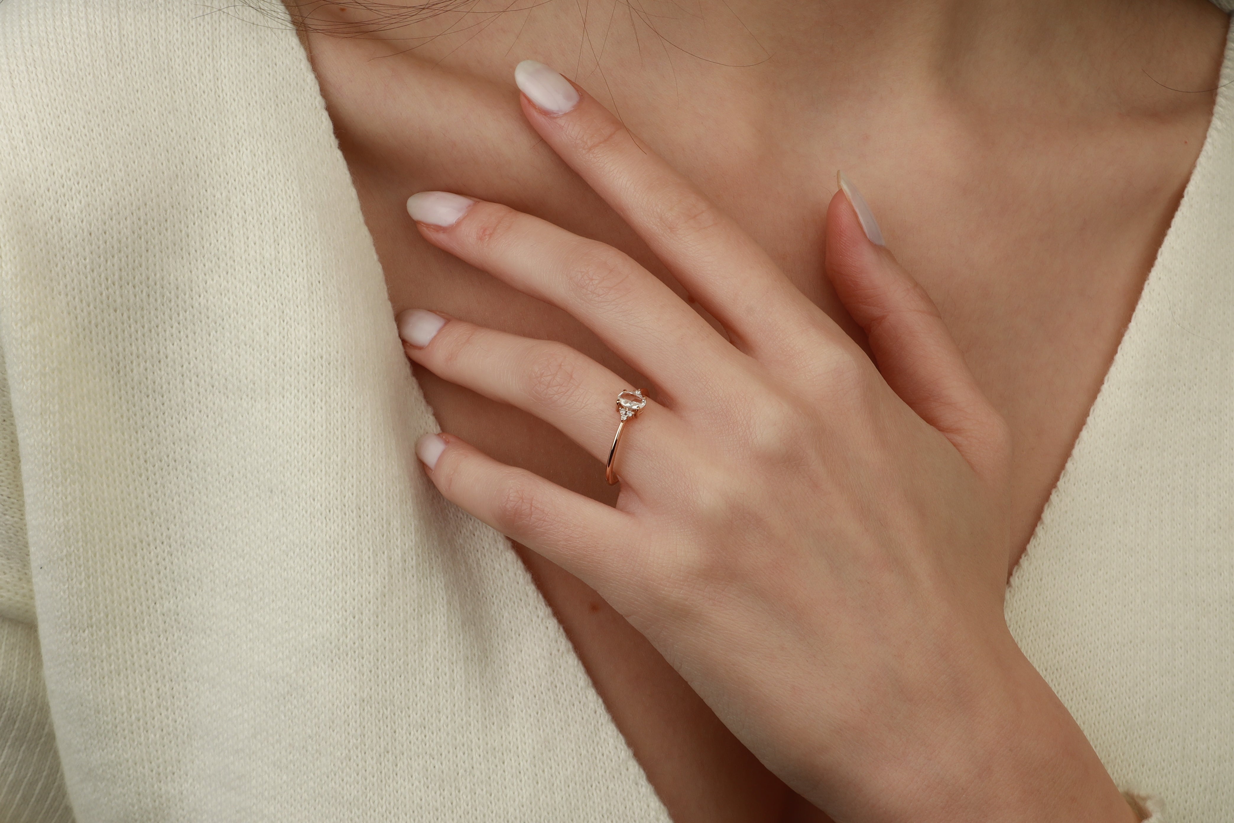 Rosenschliff Weißer Saphir Ring mit Diamanten
