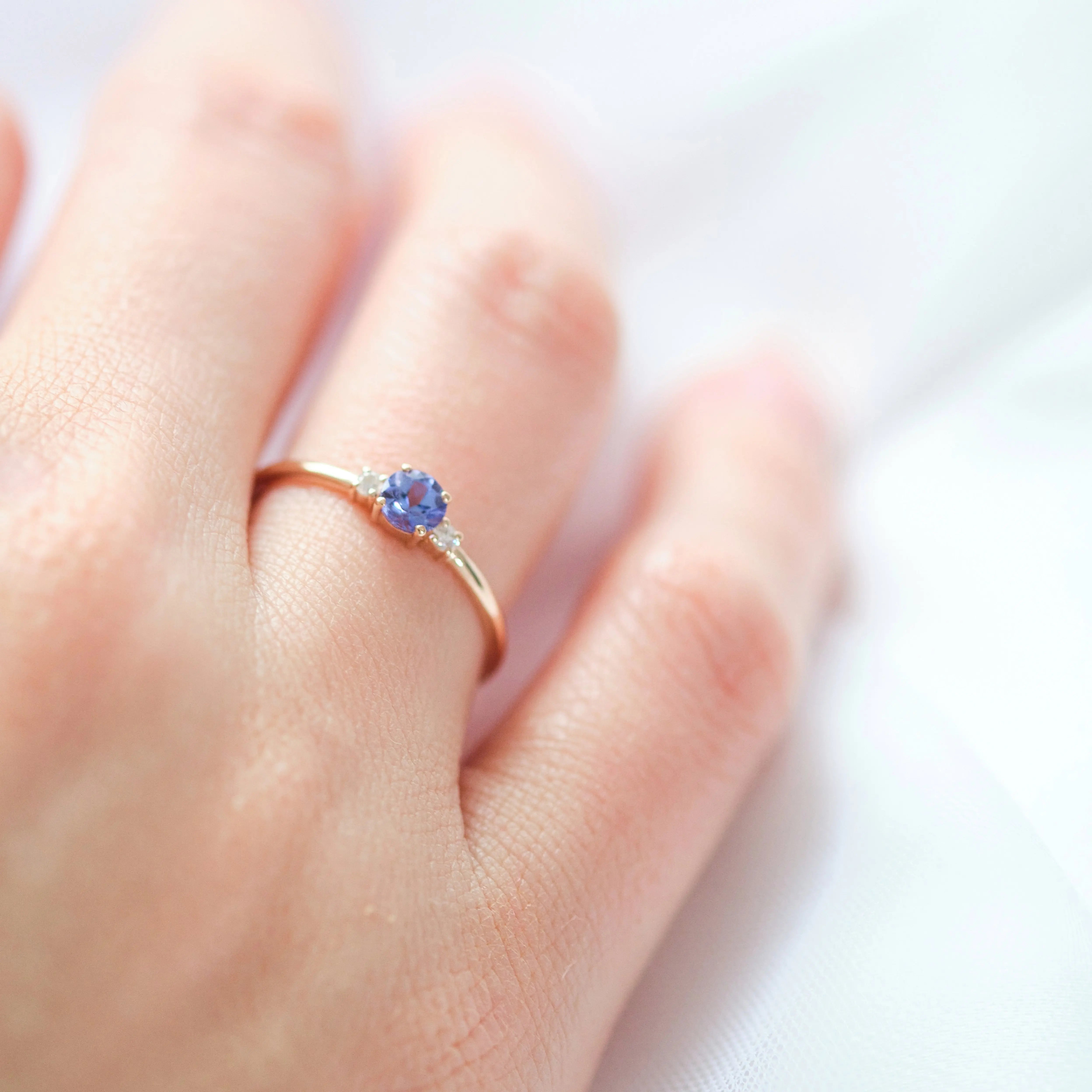 Dainty Tanzanite Ring With Diamond Orizzo fine jewelry