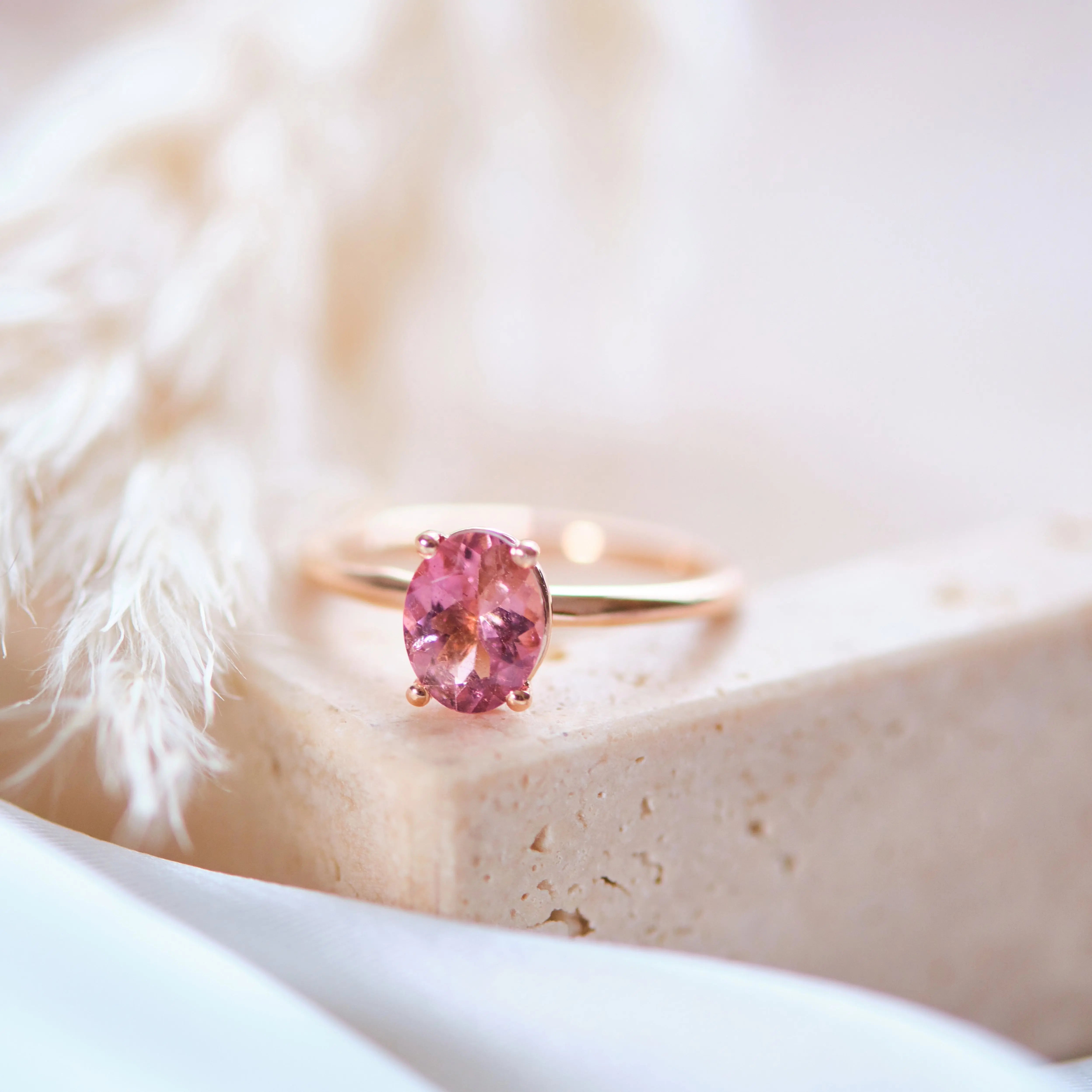 Solitaire Oval Pink Tourmaline Ring Orizzo fine jewelry