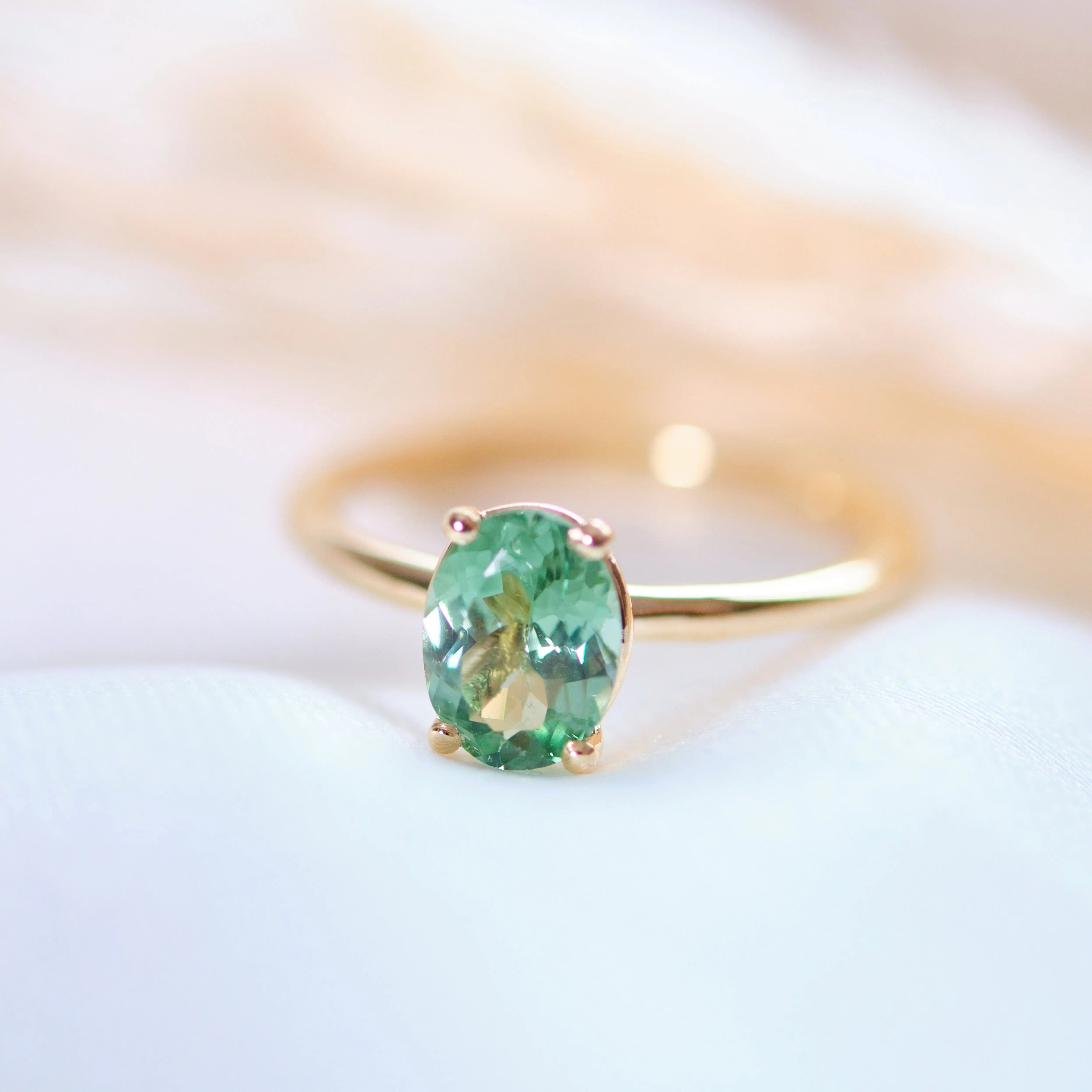 Solitaire Oval Green Tourmaline Ring Orizzo fine jewelry