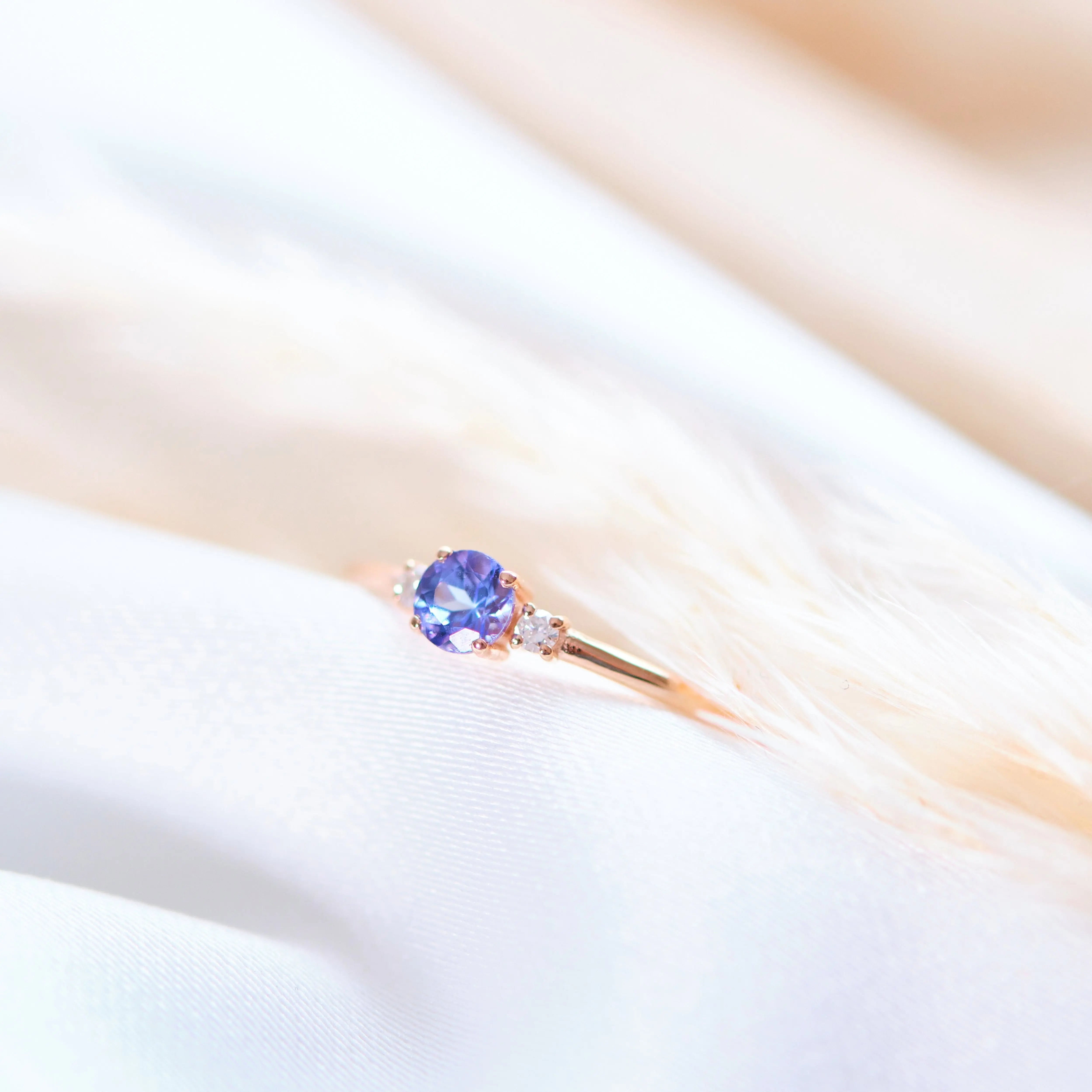 Dainty Tanzanite Ring With Diamond Orizzo fine jewelry