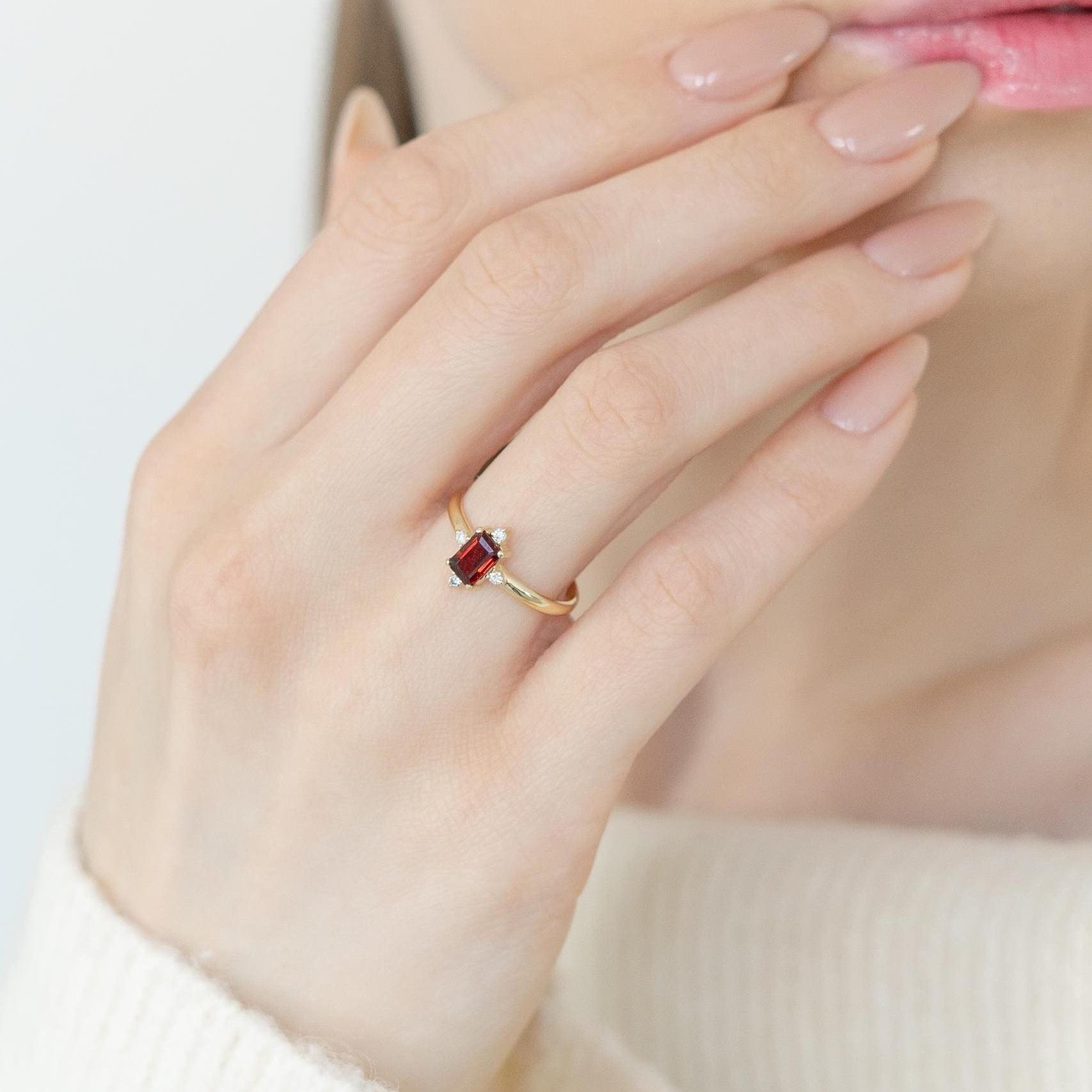 Granat-Verlobungsring mit Diamanten – Smaragdgeschliffener Goldring mit Granat – Ring mit natürlichem Granat – Massiver Goldring mit Granat und Diamanten