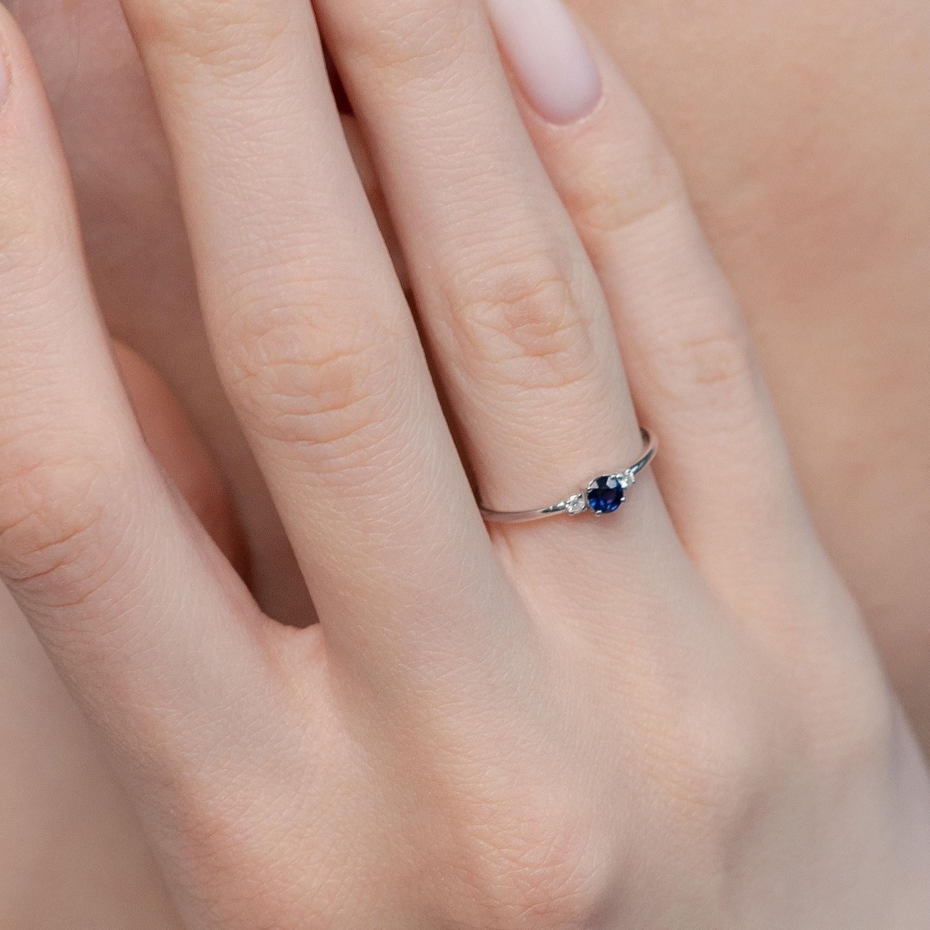 Dainty Blue Sapphire Ring With Diamond