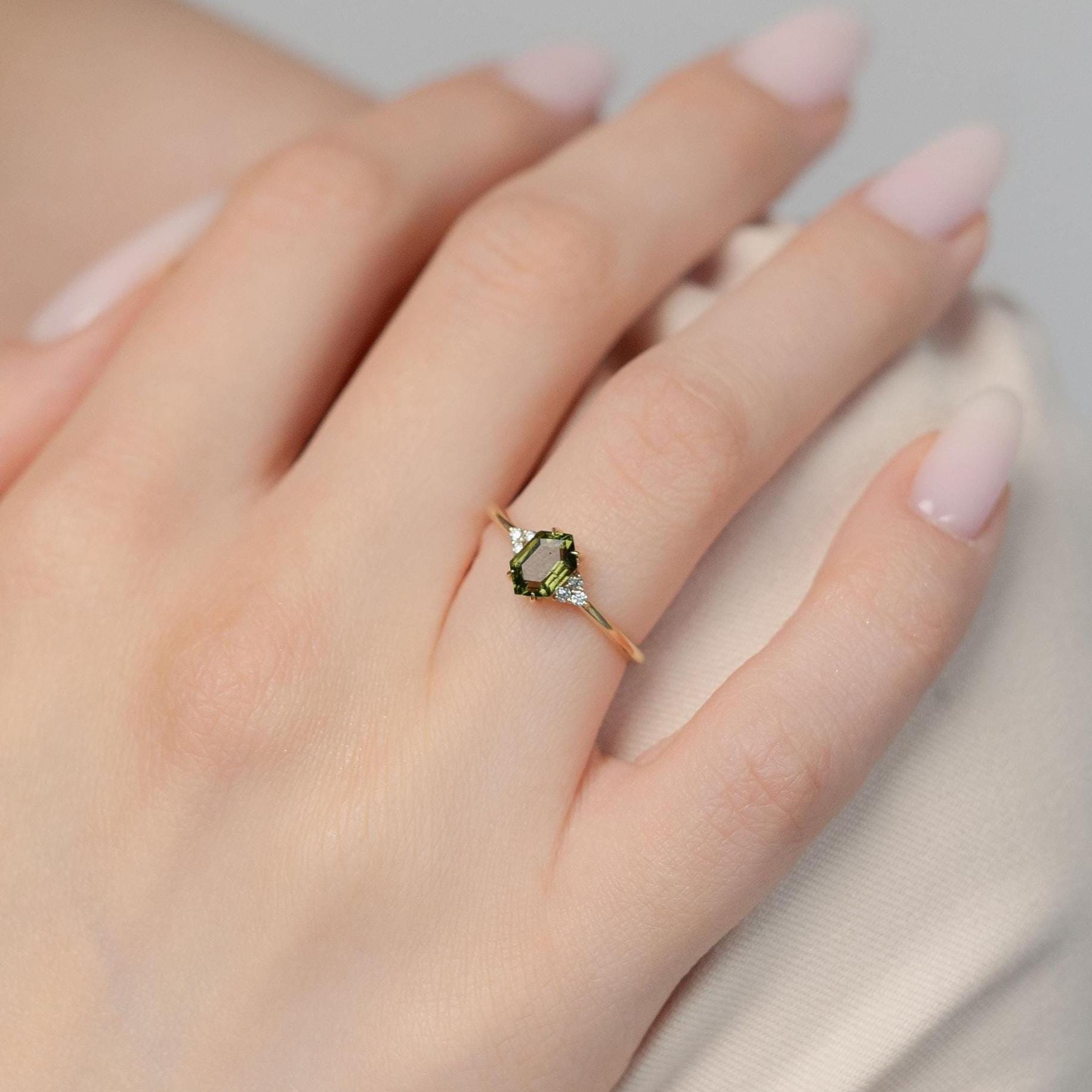 Moldavit-Goldring – Moldavit-Diamant-Verlobungsring – Massiver Moldavit-Schmuck – 14 Karat massiver Goldring mit Moldavit – Ring mit Sechskantschliff
