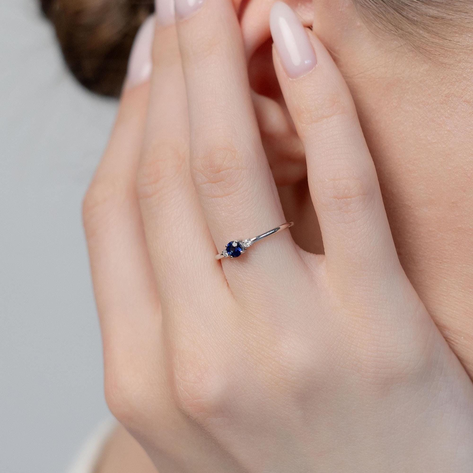 Dainty Blue Sapphire Ring With Diamond