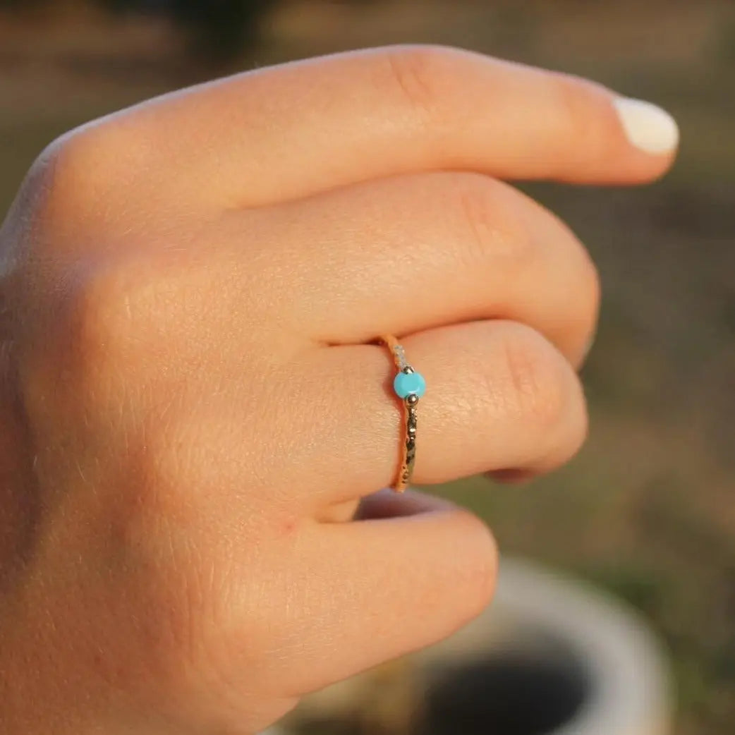 Solitaire Turquoise Ring in 14k Solid Gold Hammered Band Orizzo fine jewelry